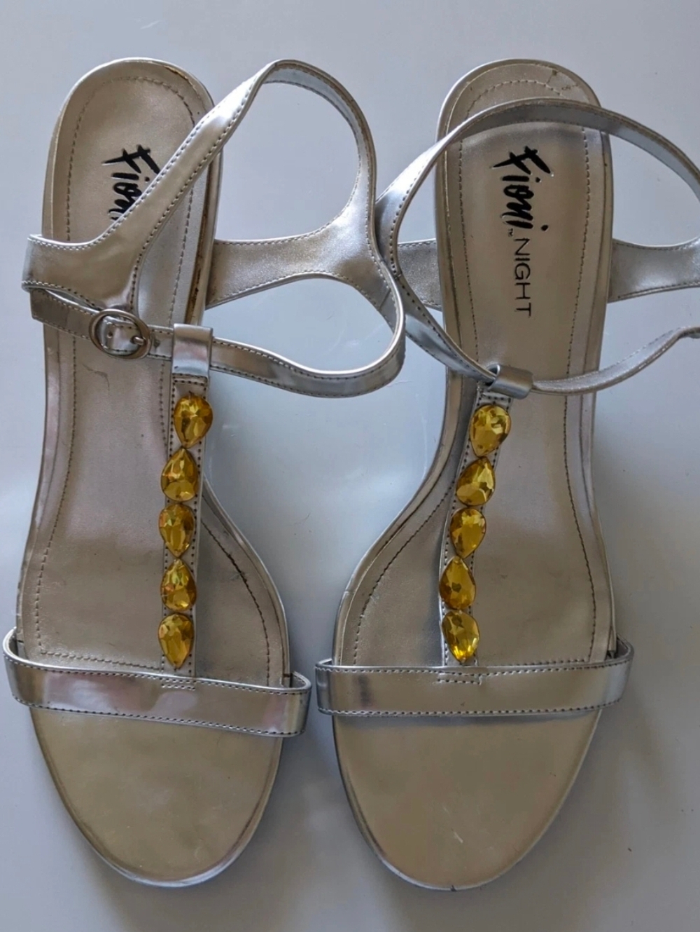 EUC Fioni Night Silver Buckle Rhinestone 2" Kitten Heels